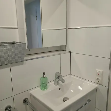 Voll Ausgestattete 3-zimmerwohnung Mit Tg Stellplatz Apartment Kassel