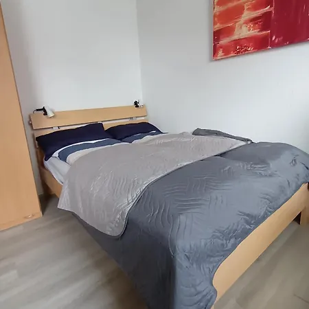 Voll Ausgestattete 3-zimmerwohnung Mit Tg Stellplatz Διαμέρισμα