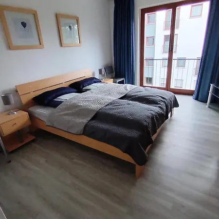Voll Ausgestattete 3-zimmerwohnung Mit Tg Stellplatz Διαμέρισμα *